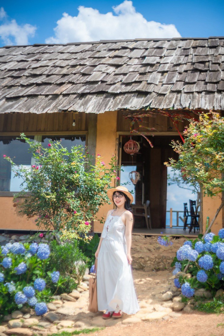 Một quán cà phê xinh xắn gần thảo nguyên Tà Xùa