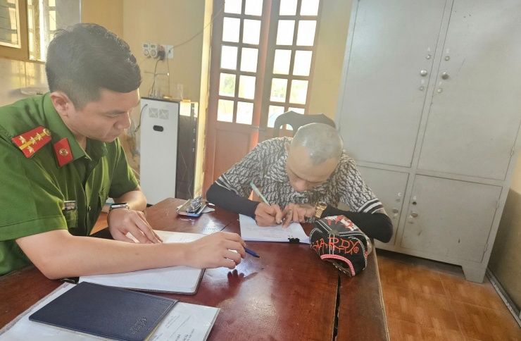 Anh T. tại cơ quan công an. Ảnh: CACC.