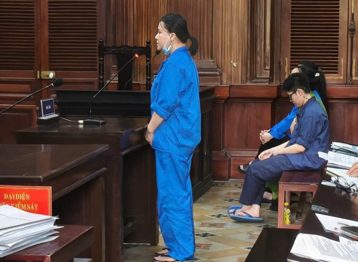 Bị cáo Nguyễn Thị Hoài đang trả lời HĐXX.