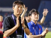 Bóng đá - HLV Kim Sang-sik nói gì khi biết Malaysia bổ sung gần 10 cầu thủ nhập tịch?