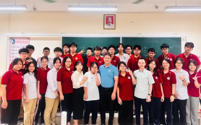 Hiệu trưởng nhắn nhủ học sinh trước giờ G &#39;giành vé&#39; vào lớp 10 - 2
