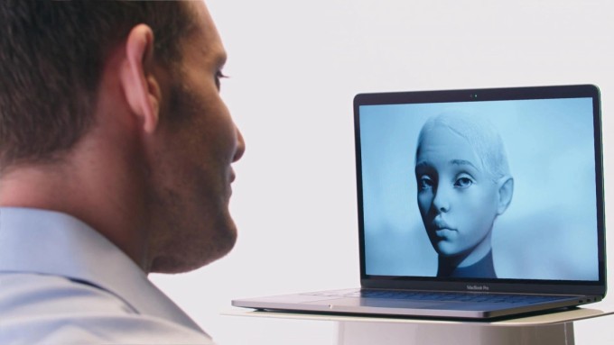 Một ứng viên phỏng vấn với Robot Vera. Ảnh minh họa
