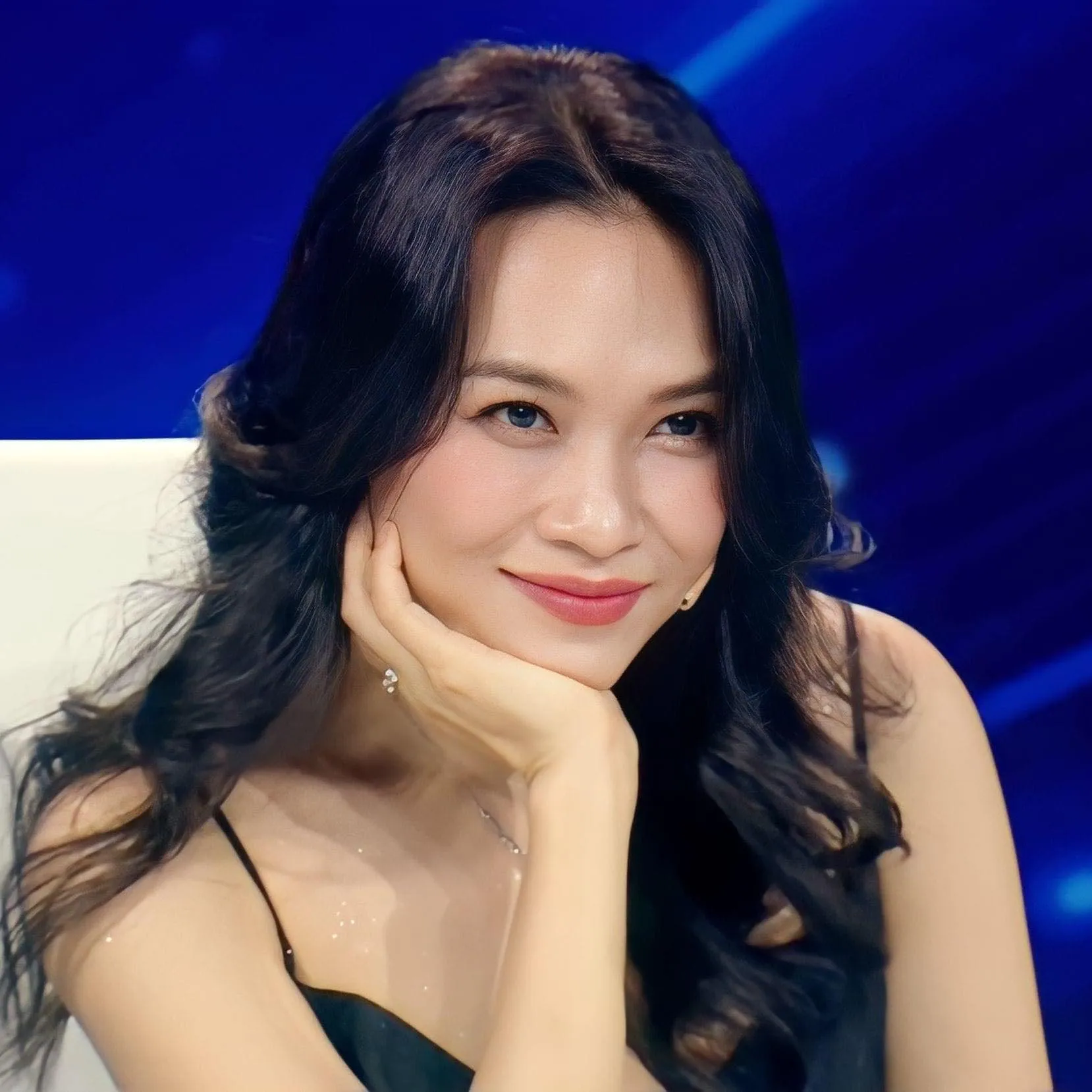 Ở diễn biến khác, nhiều nghệ sĩ từng là học trò của Mỹ Tâm trong các chương trình âm nhạc lên tiếng.
