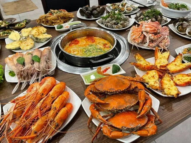 Sau ăn buffet 7 người nhập viện: Cục An toàn thực phẩm ra lệnh khẩn - 1