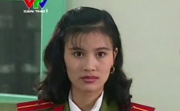 Vai diễn nổi tiếng nhất của diễn viên Hoa Thúy là Thu Hiền, đóng cặp cùng NSƯT Võ Hoài Nam trong "Cảnh sát hình sự" những năm 1997 - 2000. Đạo diễn Khải Hưng đã chọn chị trong số rất nhiều diễn viên tham gia casting.