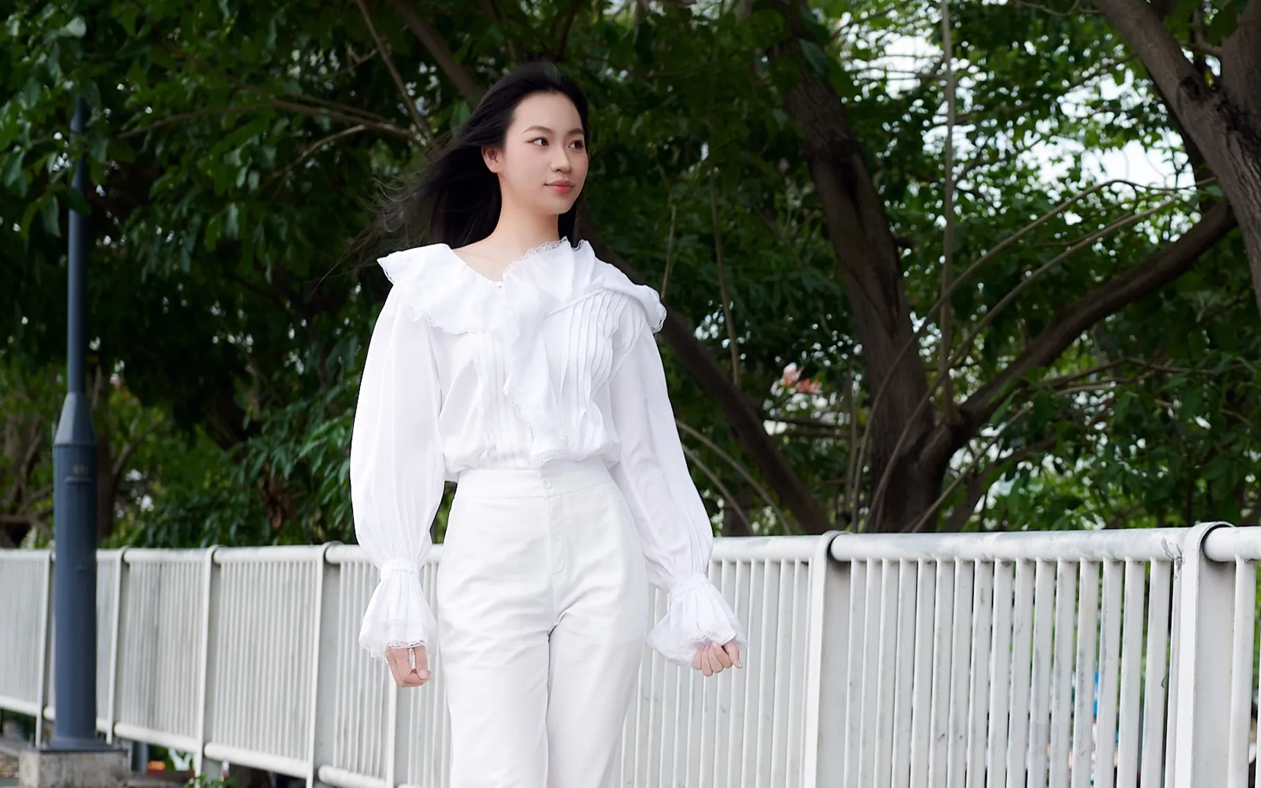 "Tuổi thơ sống ở quê nhà Nghệ An giúp tôi rèn tính cách tự lập, mạnh mẽ", cô nói. Ở Hoa hậu Việt Nam, Trần Thị Huyền Cơ cho biết học hỏi được nhiều điều, nhất là kỹ năng ứng xử, đối nhân xử thế.