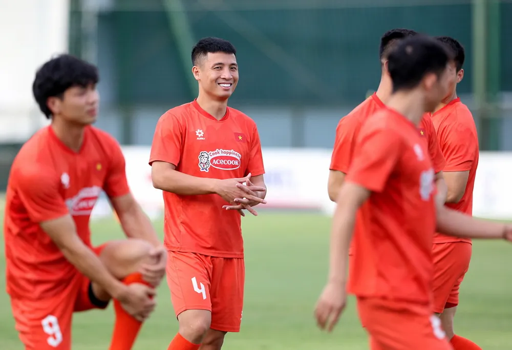 Bùi Tiến Dũng và hàng thủ giàu kinh nghiệm có nhiều cơ hội đá chính tại Bukit Jalil. Ảnh: VFF.