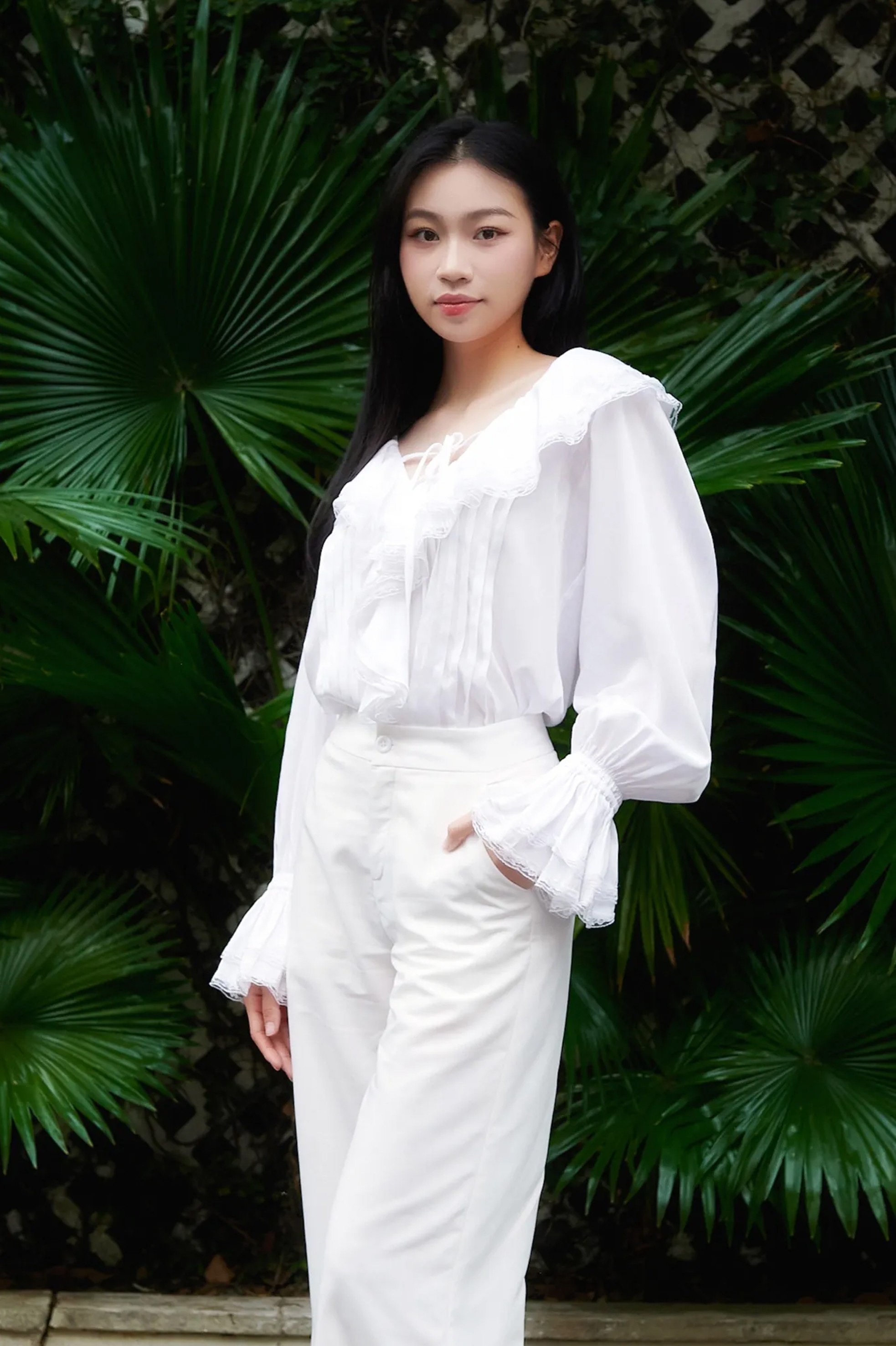 Huyền Cơ nói cô hạnh phúc ở khoảnh khắc được gọi tên vào vòng chung kết. "Tôi chưa bao giờ nghĩ Hoa hậu Việt Nam là cuộc thi dễ dàng. Tỷ lệ chọi giữa các thí sinh rất cao. Tôi cố gắng thể hiện bản thân và chiến thắng chính mình để được bước tiếp", Huyền Cơ nói.