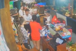 CLIP: Chủ nhà hàng ở Tiền Giang bị khách đâm trọng thương