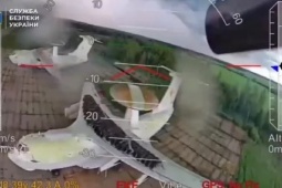 Chi tiết lạ trong video UAV Ukraine tập kích máy bay "mắt thần" A-50 của Nga