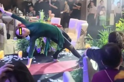 Mẹ biểu diễn yoga trong đám cưới con trai, quan khách ái ngại