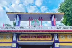 Nhà trường lên tiếng vụ thầy giáo phán  Học chi cho lắm rồi cũng đi làm công nhân 