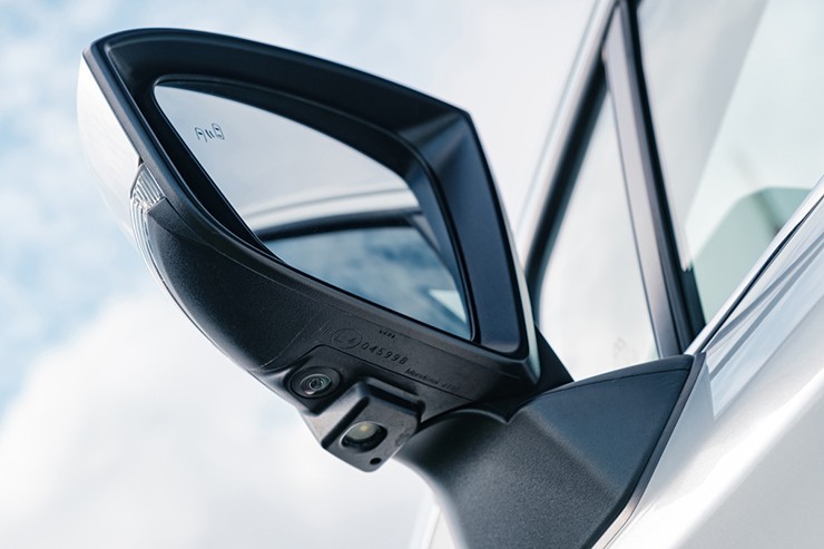 Giá xe Toyota Veloz Cross tháng 6/2025, giảm 100% lệ phí trước bạ - 9