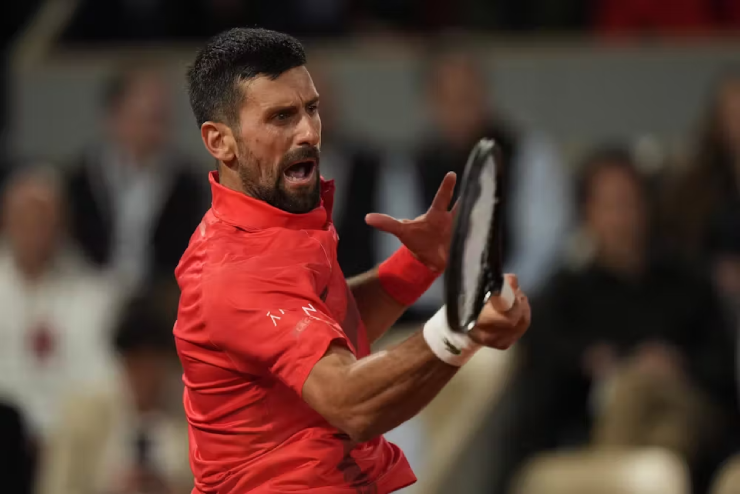 Nếu ai nói Djokovic "hết thời", hãy xem lại trận thắng tứ kết Roland Garros 2025 của Nole trước Zverev