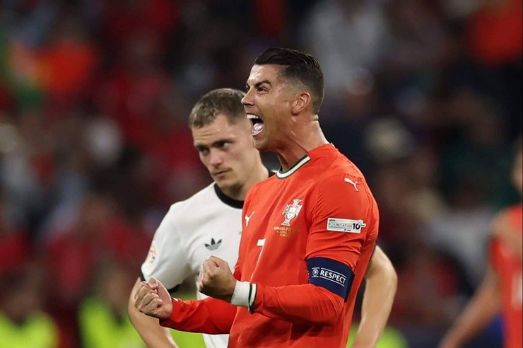 Ronaldo lần đầu được niếm mùi chiến thắng trước ĐT Đức