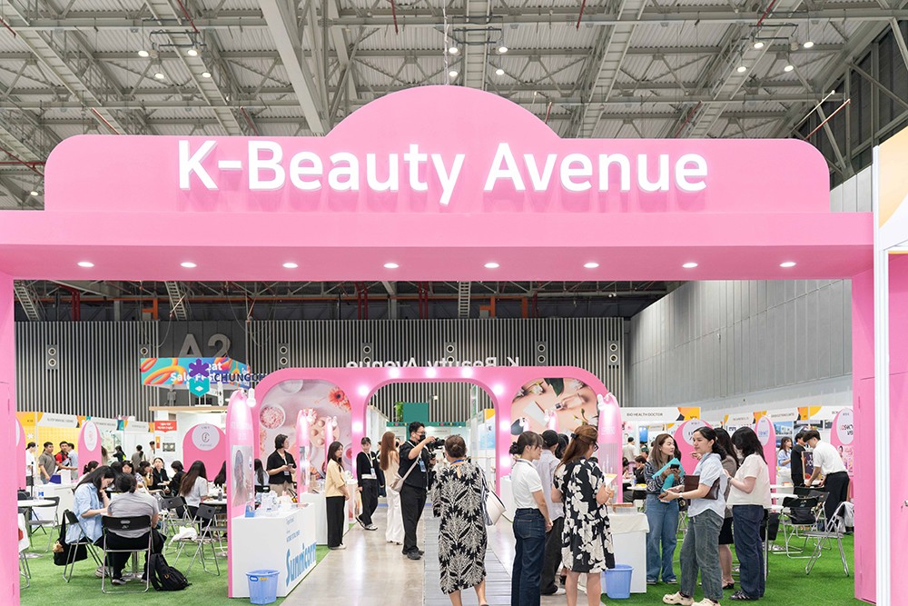 Khu vực K-Beauty Avenue dành cho những sản phẩm làm đẹp nội địa Hàn. Ảnh: DNCC