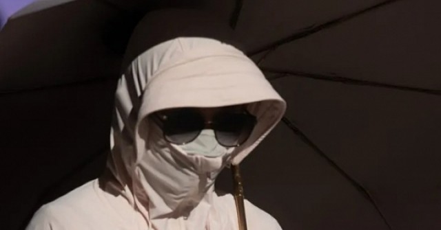 Gãy xương vì thói quen chống nắng quá mức