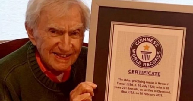 Bác sĩ hành nghề lâu nhất thế giới tiết lộ "kẻ thù của sự trường thọ"