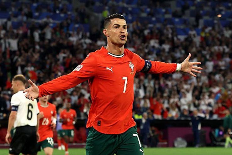 Ronaldo vẫn cháy hết mình dù đang ở tuổi 40