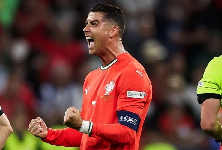 C.Ronaldo và các đồng đội ở ĐT Bồ Đào Nha có lần thứ 2 giành vé vào chung kết&nbsp;UEFA Nations League