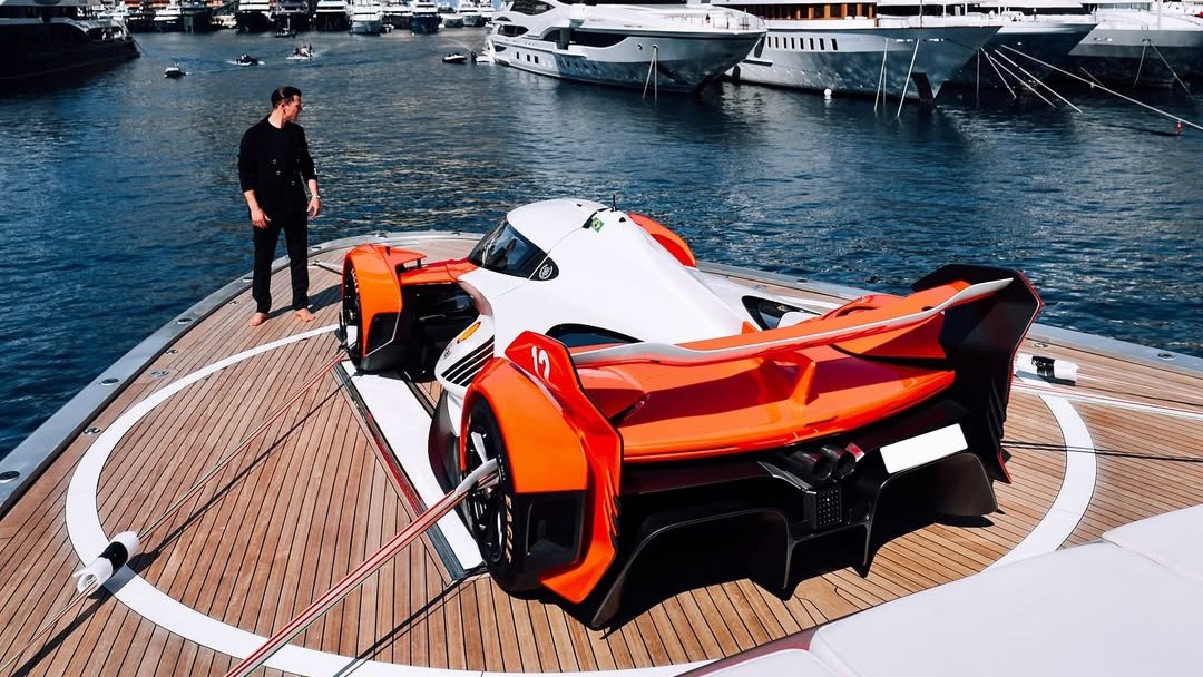 Giới siêu giàu đem siêu xe McLaren Solus GT độc nhất lên du thuyền - 2