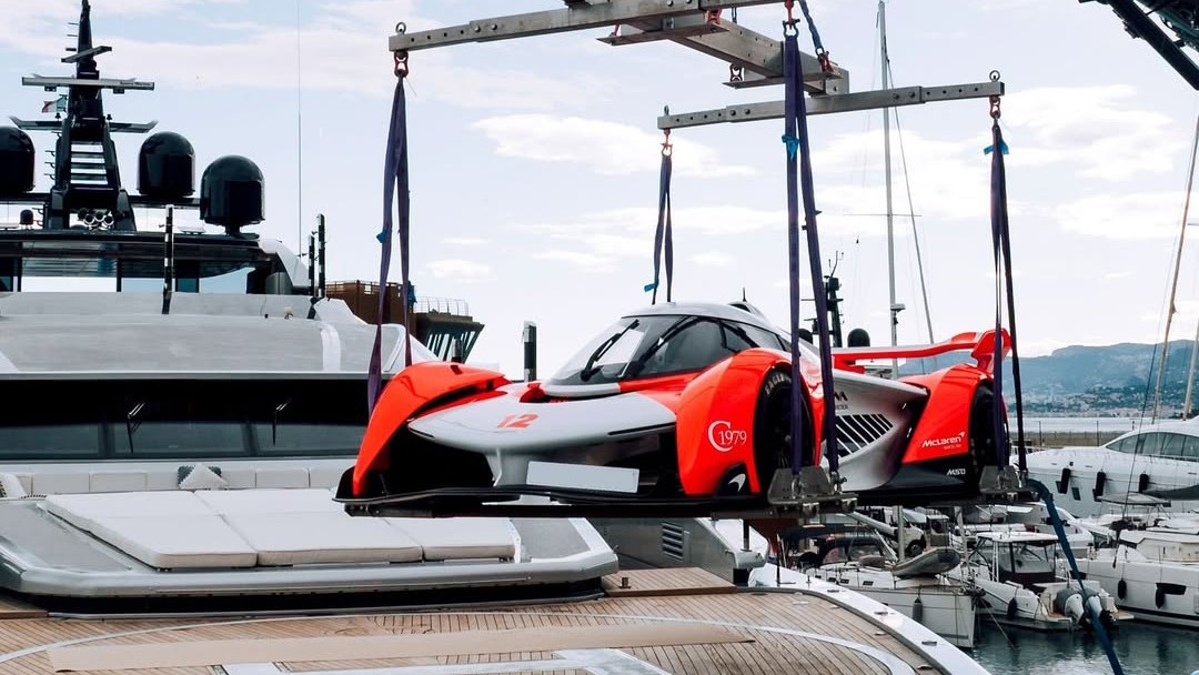 Giới siêu giàu đem siêu xe McLaren Solus GT độc nhất lên du thuyền - 1