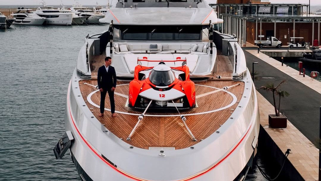Giới siêu giàu đem siêu xe McLaren Solus GT độc nhất lên du thuyền - 3