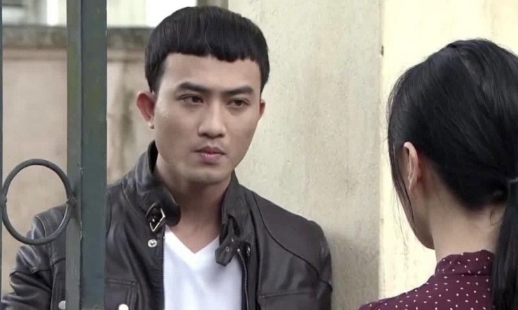 Cảnh "soái ca" đưa Doãn Quốc Đam đến gần hơn với khan giả. Ảnh: VTV.
