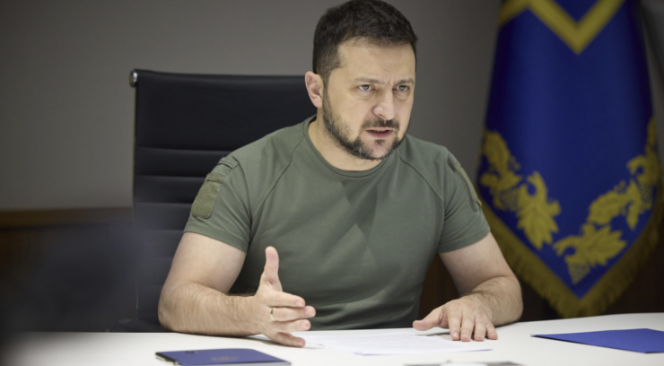 Tổng thống Volodymyr Zelensky cân nhắc cho phép thành lập quân đội tư nhân tại Ukraine. Ảnh: TASS