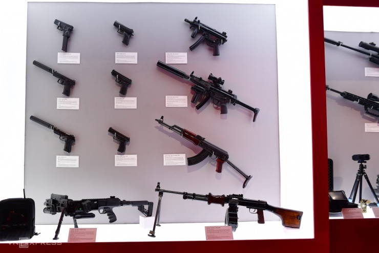 Dàn khí tài hiện đại của công an trên phố đi bộ Nguyễn Huệ - 8