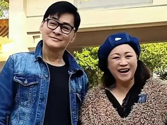 Tài tử “Thần điêu đại hiệp“ và vợ sang Đại lục bán chân gà mưu sinh