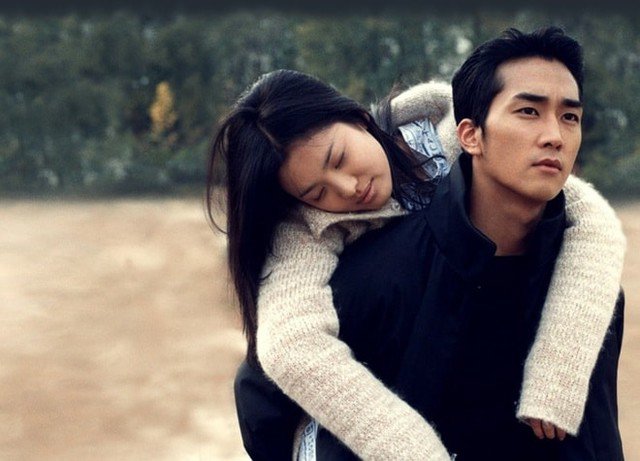 Yun Joon Suh si tình đã nhận cái kết bi thảm khi chứng kiến người yêu qua đời, bản thân cũng gặp tai nạn ở cuối phim. Bộ phim "Trái tim mùa thu" được phát sóng truyền hình tại Việt Nam đã trở thành một hiện tượng, lay động, tạo sức hút mạnh mẽ giới trẻ 7X, 8X. Kết thúc phim khiến hàng triệu khán giả Việt Nam rơi lệ, tiếc thương mối tình bi kịch của hai nhân vật chính.