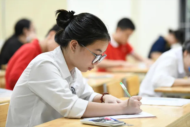 Quay cuồng thi vào lớp 10, thi như &#39;cưới chạy&#39; - 1