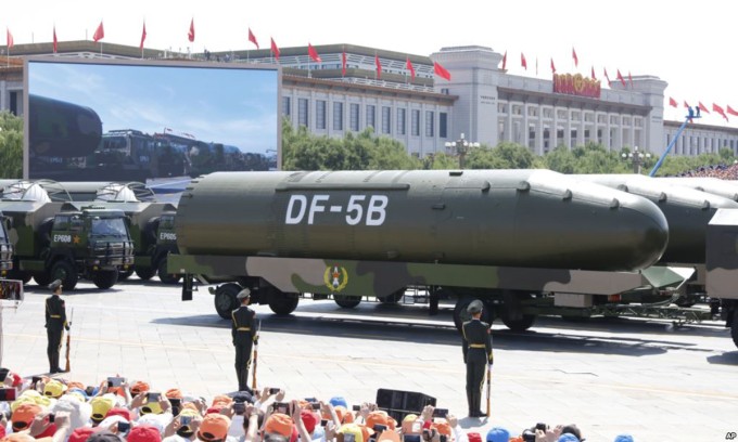 Tầng đẩy trên cùng của DF-5B trong cuộc duyệt binh năm 2015 ở Bắc Kinh. Ảnh: Wikimedia
