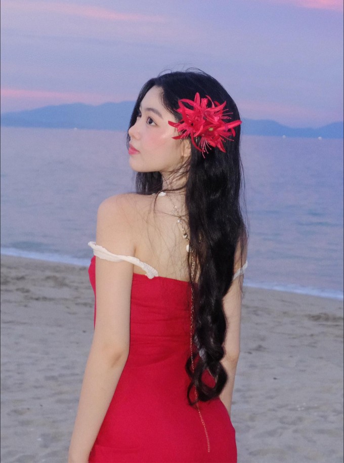 Lọ Lem khoe dáng đồng hồ cát - 3