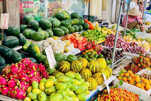 Trên thị trường bày bán nhiều loại dưa hấu để phục vụ nhu cầu của người tiêu dùng.