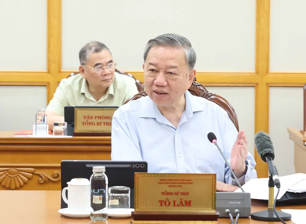 Tổng Bí thư Tô Lâm chủ trì cuộc họp Bộ Chính trị về tiến độ sắp xếp tổ chức bộ máy và đơn vị hành chính. Ảnh: TTXVN
