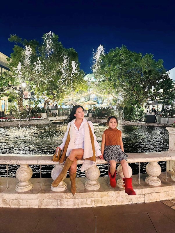 Y Phụng và con