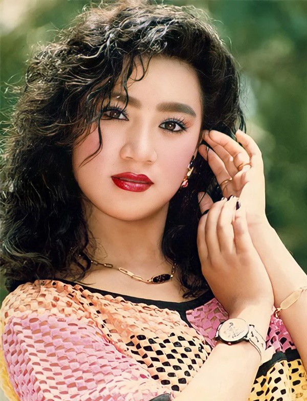 Y Phụng thời trẻ.