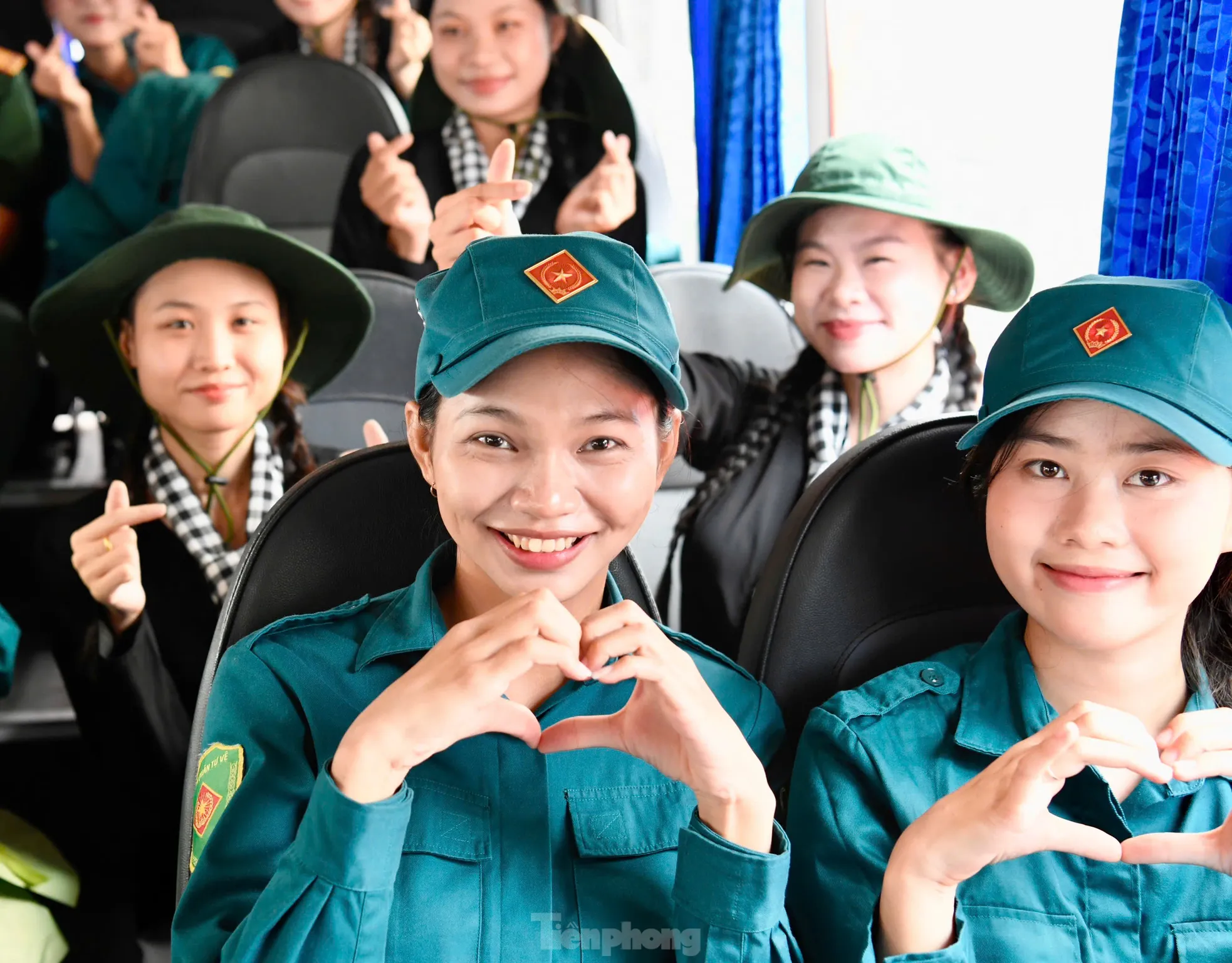 Nét đẹp nữ chiến sĩ sao vuông và du kích miền Nam trong nắng hạ Thủ đô - 9