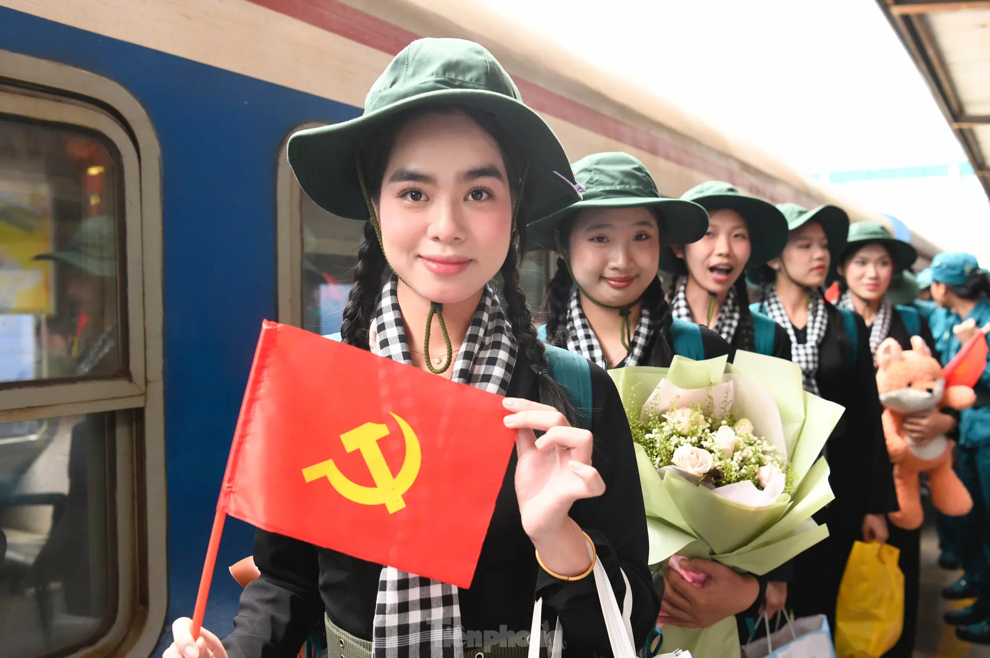 Ngày 6/6, trong không khí chào đón náo nhiệt và sôi động của Thủ đô Hà Nội, 3 đoàn tàu đặc biệt đã lăn bánh từ các ga Tam Kỳ và Sài Gòn, chở theo 1.663 quân nhân và dân quân tự vệ, chuẩn bị tham gia nhiệm vụ quan trọng chào mừng kỷ niệm 80 năm Quốc khánh 2/9 - lễ diễu binh, diễu hành "A80".