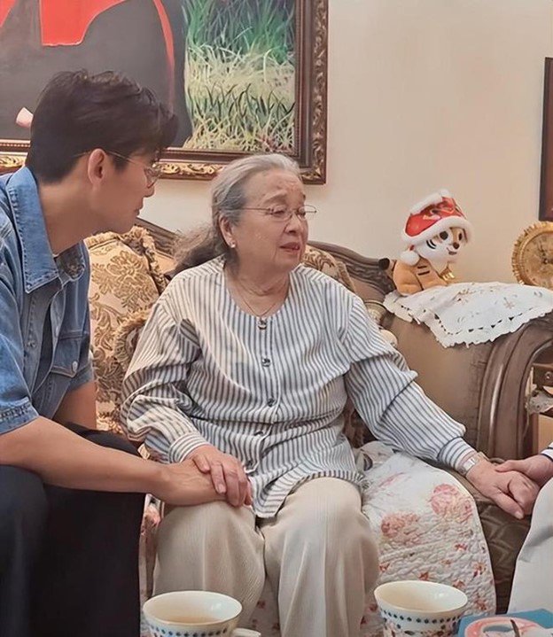 Tuổi U90 của người bị ghét nhất trong Hoàn Châu Cách Cách, hiện ra sao? - 10
