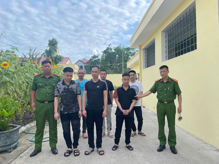 Các đối tượng tại cơ quan công an