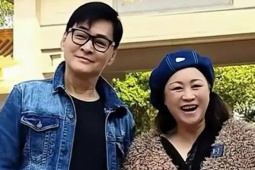 Tài tử ' Thần điêu đại hiệp ' và vợ sang Đại lục bán chân gà mưu sinh