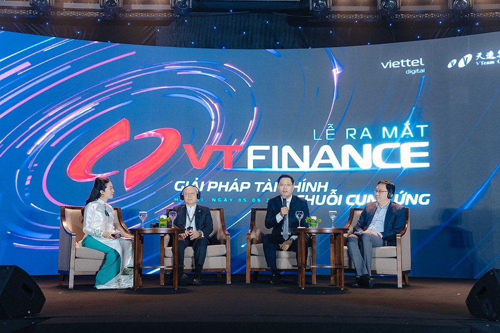 Tại phiên thảo luận thuộc khuôn khổ sự kiện, lãnh đạo Viettel Digital cùng đại diện các đối tác và chuyên gia kinh tế đã trao đổi những vấn đề thực tiễn về tiếp cận vốn và bài toán dòng tiền trong chuỗi cung ứng.