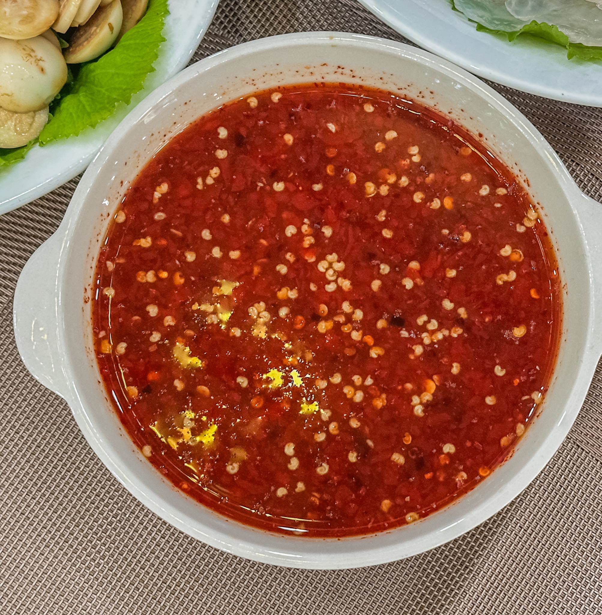 Để thật nguội phần sốt rồi mới dùng để trộn gỏi.