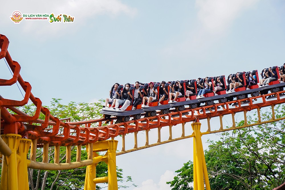 Hóa thân người chinh phục bầu trời cùng tàu lượn Sky Bounder - trải nghiệm cảm giác mạnh không thể bỏ lỡ trong mùa hè này