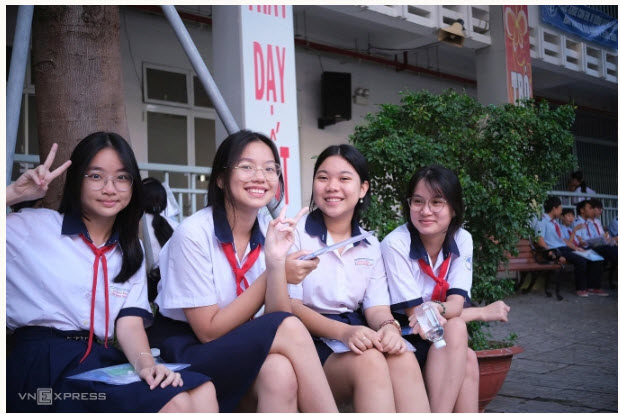Thí sinh tại điểm thi THCS Đống Đa, sáng 6/6. Ảnh:&nbsp;Lệ Nguyễn