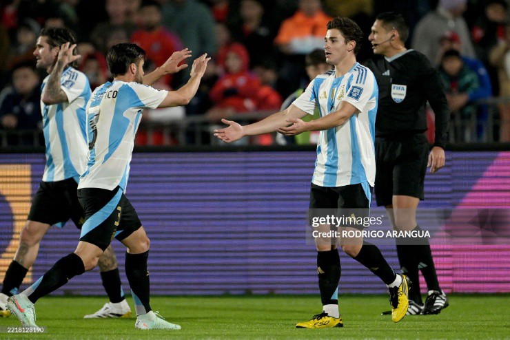 Argentina nhẹ nhàng giành 3 điểm