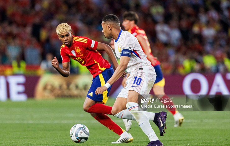 Yamal làm lu mờ Mbappe ở trận đấu này